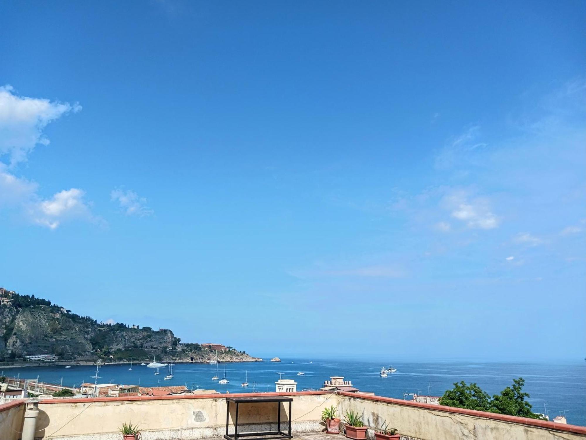 Mungi Bay, Flat With Sea View Roof Top Terrace Giardini-Naxos Extérieur photo